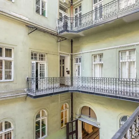 Jozsef-corvin Appartement