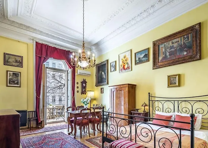 Jozsef-corvin Apartment