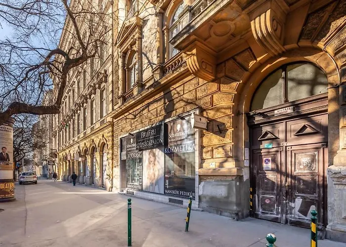 Jozsef-corvin Apartment